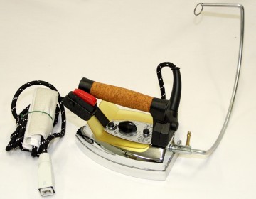 Stoomstrijkijzer ELECTRIC STEAM IRON JUNIOR 2 WITH PLUG FOR SUSPENSION