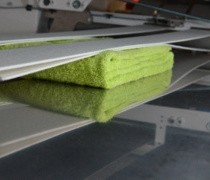 3fd4b1c9106857d8636913dd3c3c8935210180croptowelsonflapstowelfolder 0